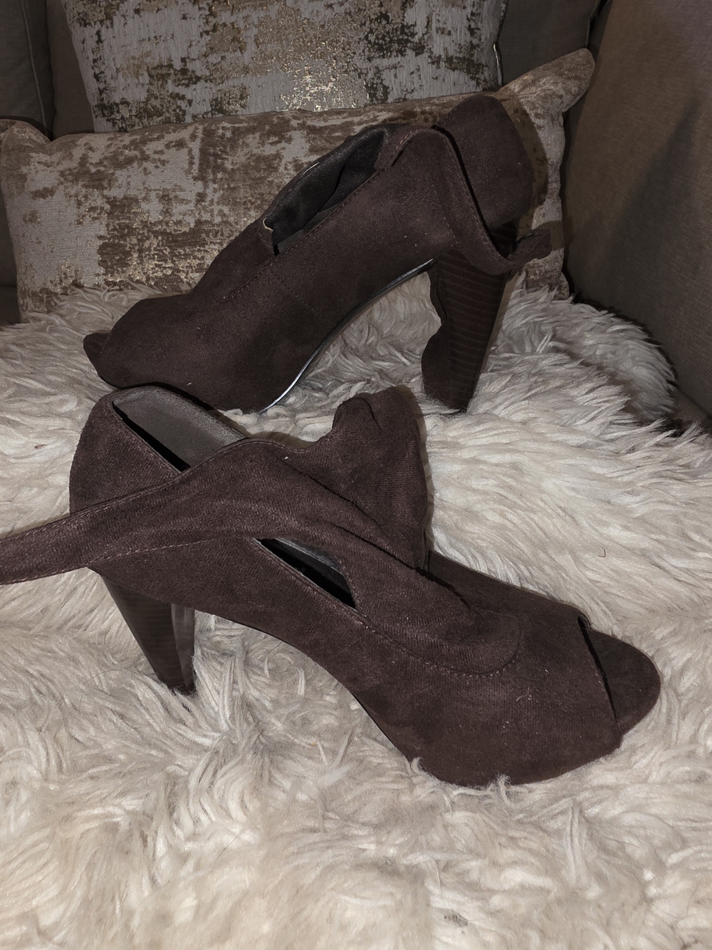 8.5w. HERSTYLE brown suede slingback Heels with a peep-toe design and Tie Back .